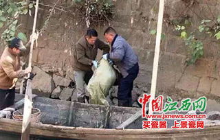 男子掐死12岁女儿后将尸体扔水库