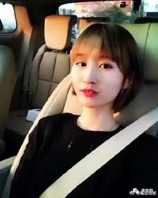 女友上台后细心为赵心童整理头发