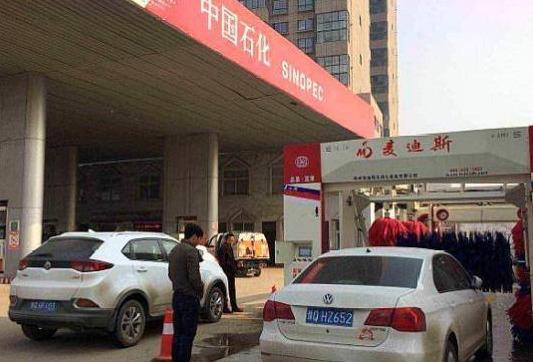 汽车去加油站一般加多少(汽车去加油站一般加多少，加油量与驾驶行为的探讨)