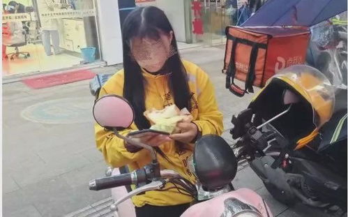 送外卖7年脑瘫女骑手改行摆摊(送外卖七年脑瘫女骑手改行摆摊，逆境中的坚韧与新生)