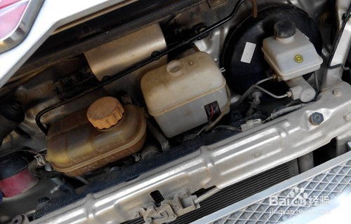 汽车冷却水箱加多少水好(汽车冷却水箱加多少水好，深度解析与操作建议)