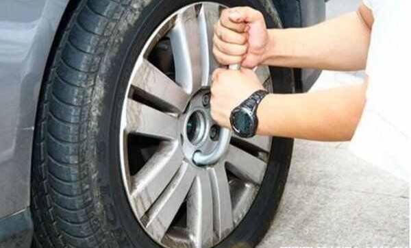汽车轮胎螺钉多少根合适(汽车轮胎螺钉数量多少合适？探讨轮胎固定螺钉的最佳数量)