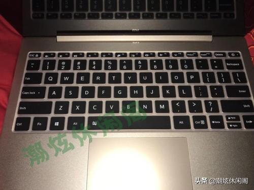 华为电脑键盘怎么发亮(华为电脑键盘亮度调节指南，轻松掌握键盘发亮技巧)