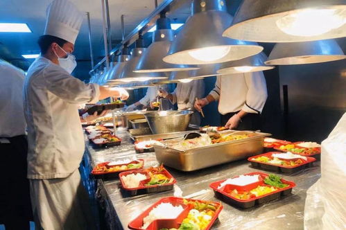女子医院旁摆摊 盒饭从6元降到免费