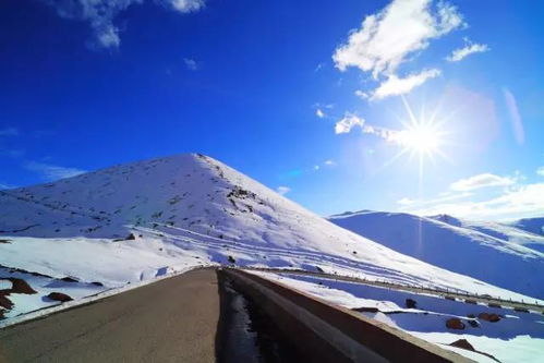 一座巨型“雪山”过境北京