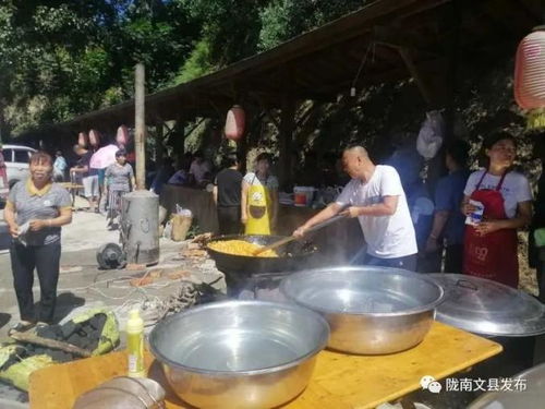 学生被洪水围困3天 吃八宝粥面包充饥