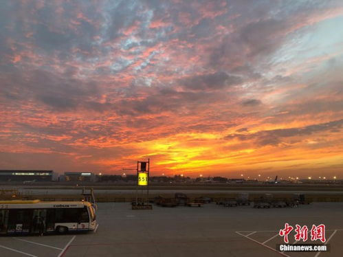极致浪漫！北京颐和园傍晚现火烧云